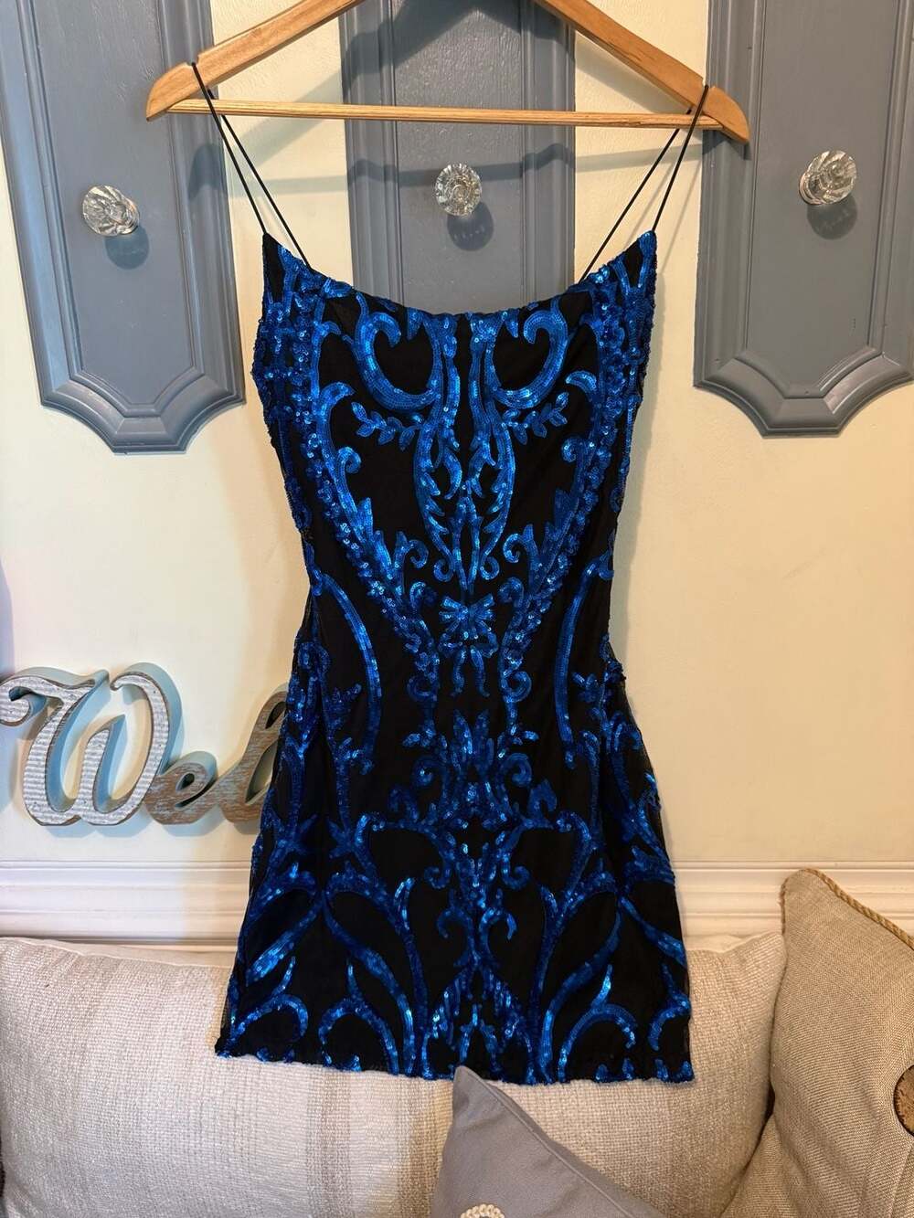 Homecoming B.Darlin Black and Blue Sequin Spaghetti Strap Bodycon Mini Size 7/8
